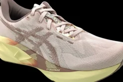 Asics Novablast 5 mineral beige/taupe grey